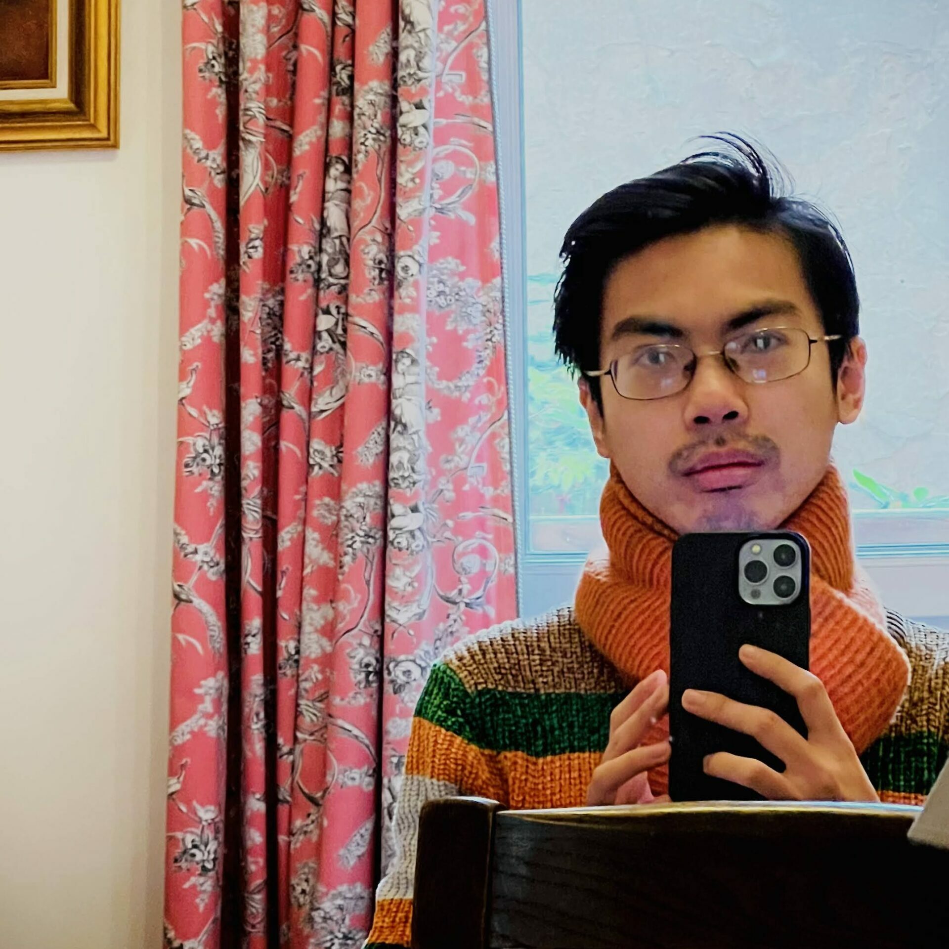 8-photo of the director